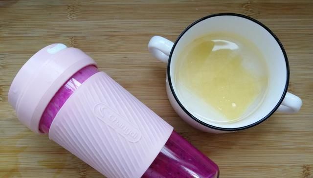 双色|火龙果换种吃法,加点酸奶做双色布丁,成本低成功率高