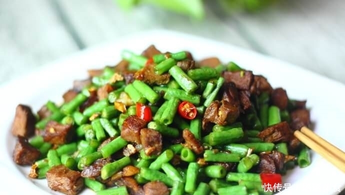  季菜|豇豆这么炒一盘都不够吃，开胃又下饭，应季菜抓住机会要多吃！