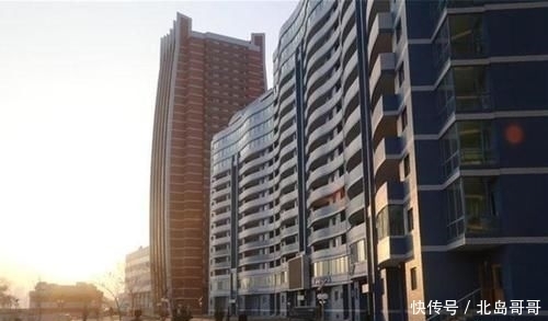 老百姓|朝鲜特色居民楼,沿街一面光鲜,另一面却没涂料,民众的日子舒服