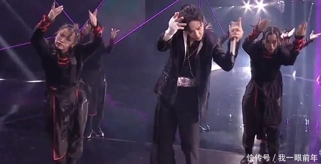 黄晓明|芒果818晚会如大型蹦迪现场,黄晓明跳舞似抽筋,王一博嗨翻全场