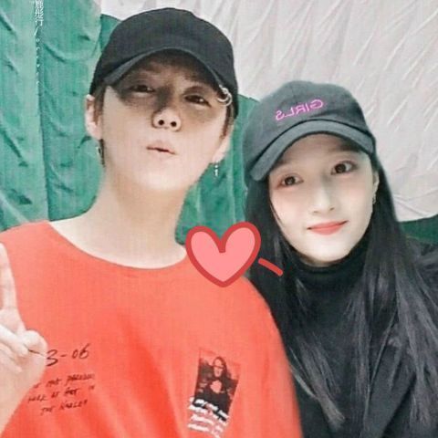  何炅|关晓彤做客《快乐大本营》，罕见秀恩爱cue鹿晗，黄景瑜何炅的反应超真实