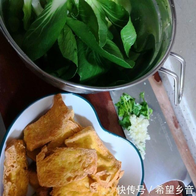  家常|蚝油油菜炒豆腐，家常小炒，简单美味