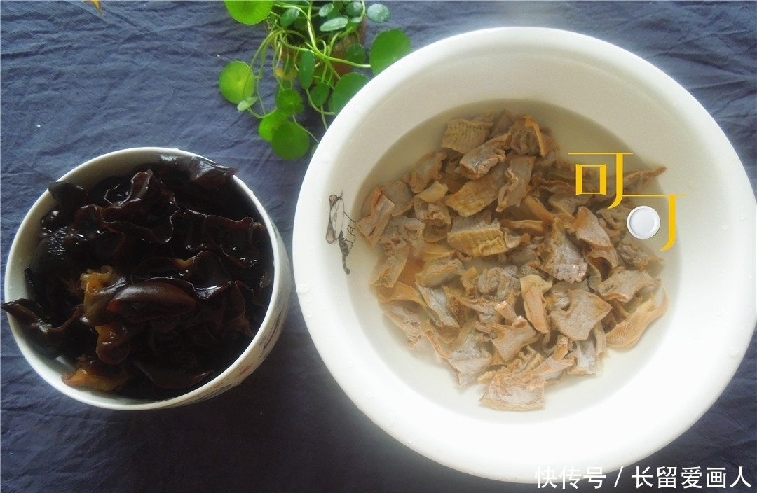 步骤|肉香满溢的蹄髈烧法,笋干和木耳更受欢迎,炖一锅一家人吃两餐