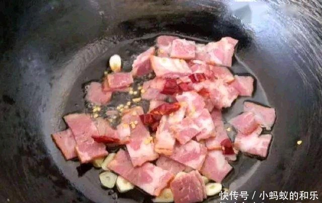 入锅中|炒花菜时,万万别直接下油锅!多加“1步”,花菜又香又脆!