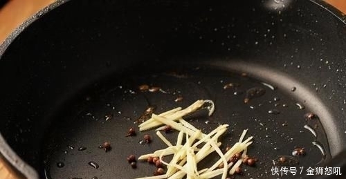 蒜苔炒肉|蒜薹炒肉不是炒老了就是不脆?下锅前腌制下,入味又脆爽