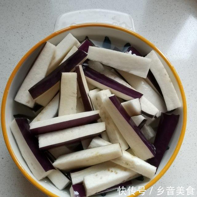 切成|豆角烧茄子,软糯入味,非常的下饭