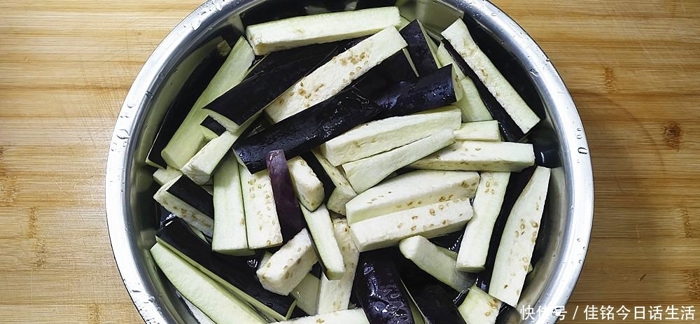  步骤|茄子不要红烧了，把它和黄豆这样做，味道鲜香，开胃又下饭，真香