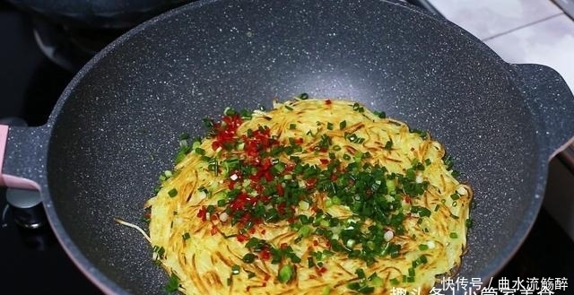 大厨|大厨教你土豆最好吃的做法,简单一做,比肉都香,上桌就光盘