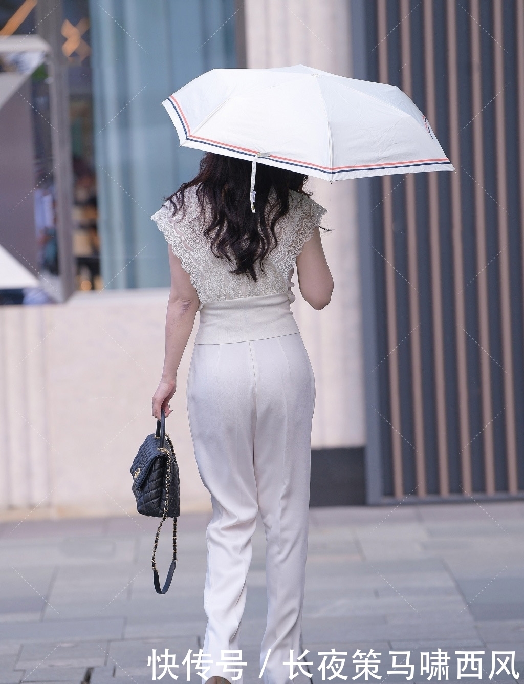 女生|气质女生的喇叭裤穿搭,时髦大方显气质,值得借鉴