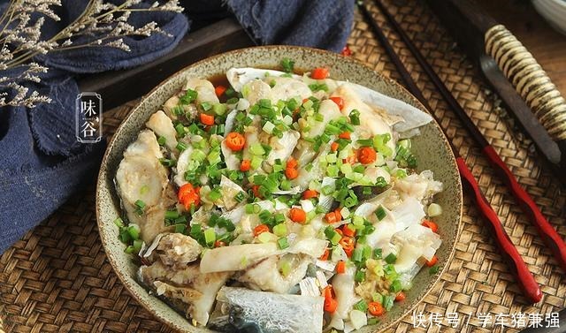 蒸鱼头|这菜简单一蒸就好,春天我常做给孩子吃,鲜到流口水,营养又美味