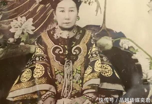 老照片|老照片:图一是慈禧坐轿子,图四是慈禧穿披风