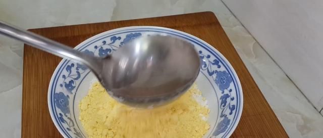 蛋糕|玉米面又出新吃法,教你简单一做,做法比面包简单,比蛋糕都好吃