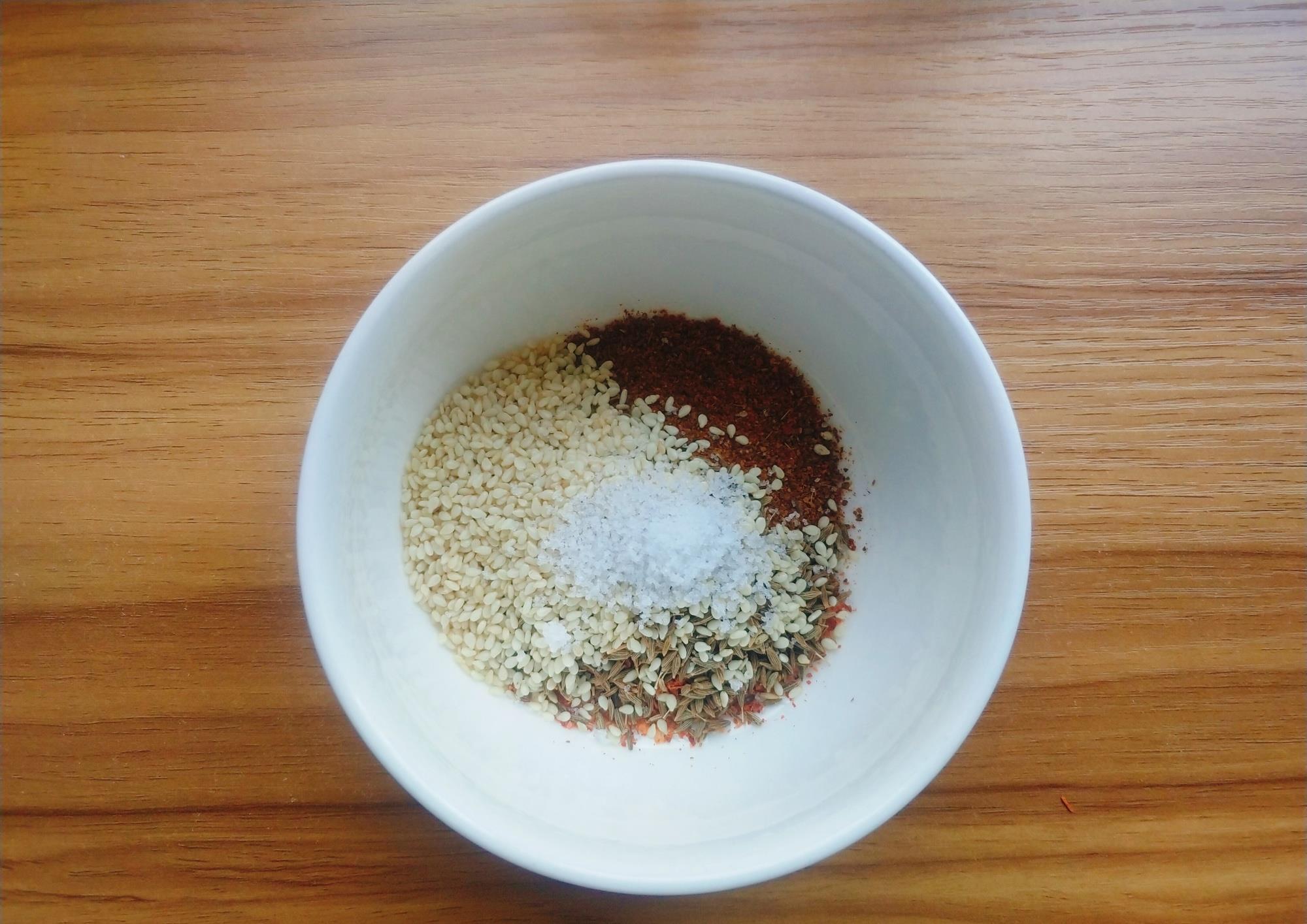  美味|鸡腿肉新吃法，外焦里嫩香辣过瘾，比烧烤还美味，配上啤酒真爽！