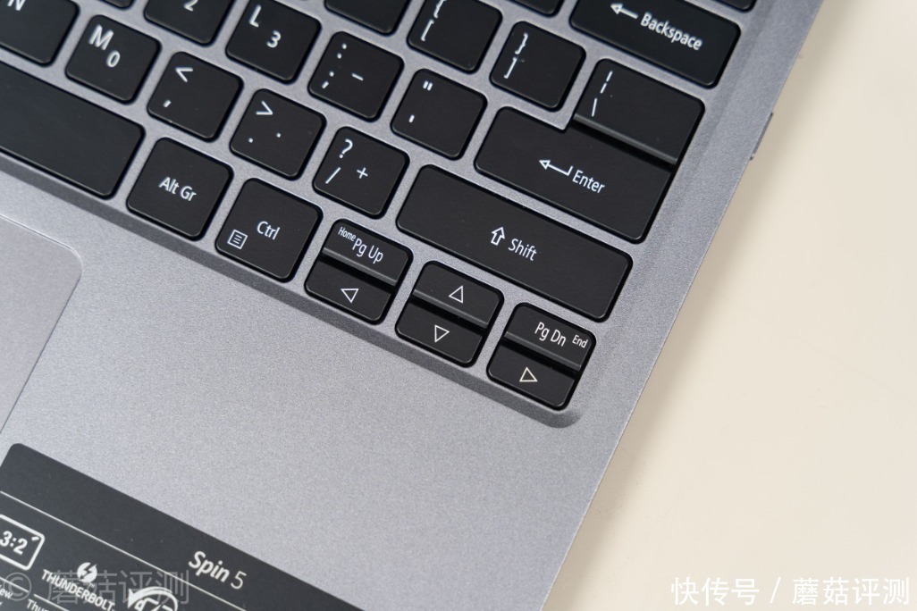  翻转|极致轻薄，自由翻转，细节出众、宏碁蜂鸟Spin 5百变2K轻薄本 评测