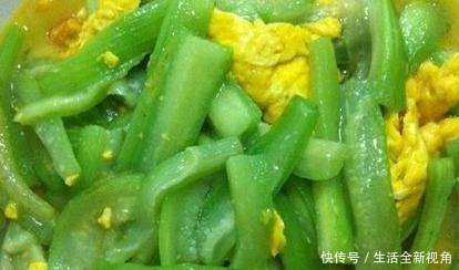 丝瓜|做丝瓜炒鸡蛋时,先炒丝瓜还是先蛋,很多人做错,难怪丝瓜不滑嫩
