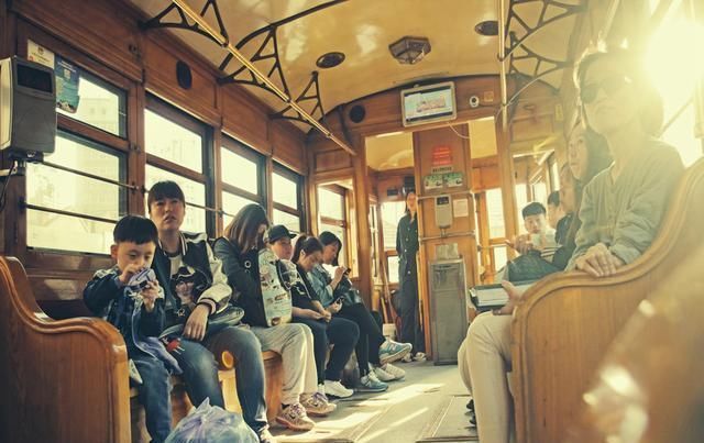 羞愧|地铁上“假孕妇”被逼让座，面对质疑，5岁小孩的一句话让人羞愧