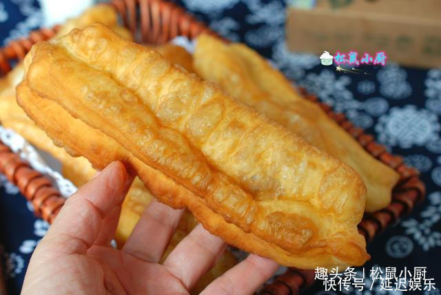 炸油条|炸油条用酵母、泡打粉全错!油条店老板教你正确做法,金黄酥脆