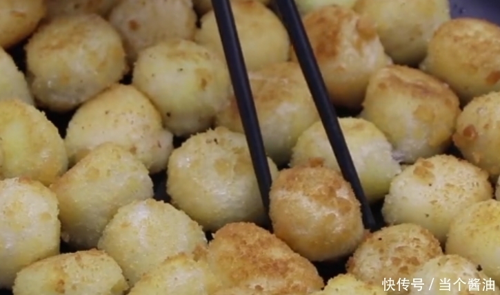 上桌|汤圆不要煮着吃了，加2个鸡蛋搅一搅，20分钟上桌，家人最喜欢