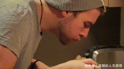 不适|搞笑GIF:你还是别做鬼脸了,看得我浑身不适