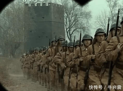 日军|李云龙伏击日军时, 发现日军都穿皮鞋, 便下令撤离, 战士们一脸懵