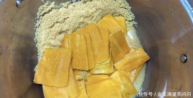 做法|周末到了,又不想出去吃在家做南瓜小米粥,健脾养胃,做法简单