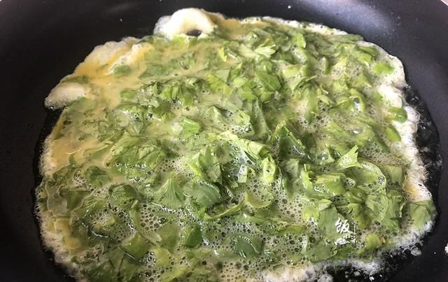  鸡蛋|韭菜鸡蛋别再炒着吃了,试试这个做法,比包饺子都好吃,真香