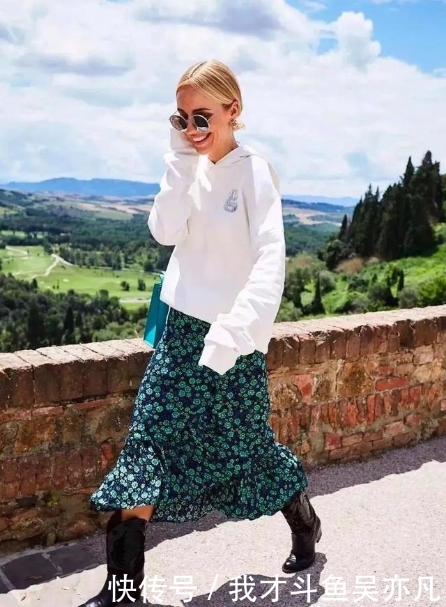 卫衣|卫衣+半裙=早秋最火混搭套路,时髦炸了