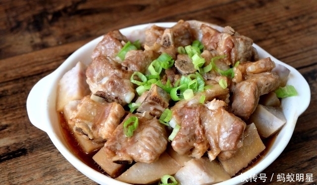 营养|芋头和排骨一起蒸,简单易做营养美味,中秋家宴做它最省事!