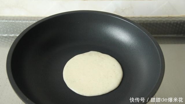 成品|好吃不腻香蕉松饼,好操作,焦糖色成品,松软好入口,娃超喜欢!