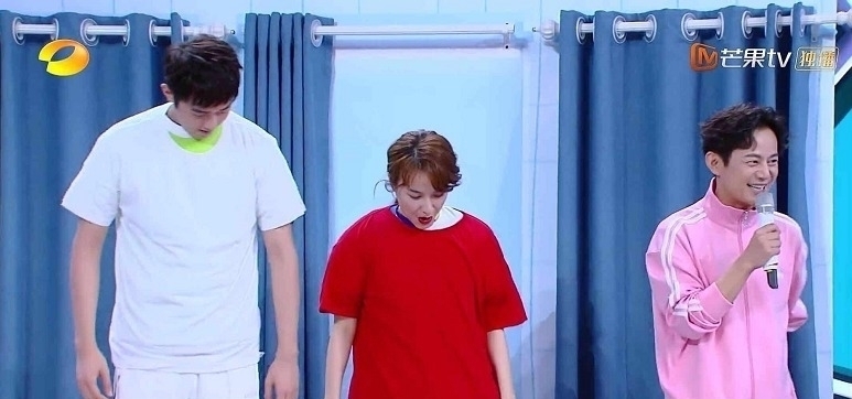 快本|新一期《快本》最受宠的嘉宾,被谢娜照顾,连何炅都为其“加戏”