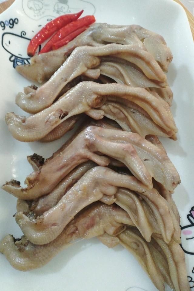 不腻|家常盐水鸭爪的做法，咸香入味，好吃不腻，即可下酒又可当零食