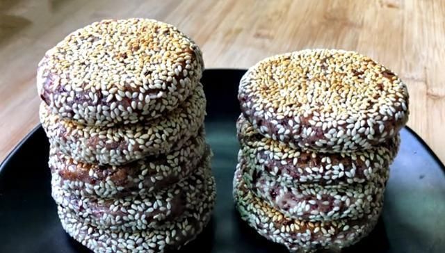 小饼|我家红豆从不熬粥喝，加一碗糯米粉，简单一做，香甜软糯，特好吃