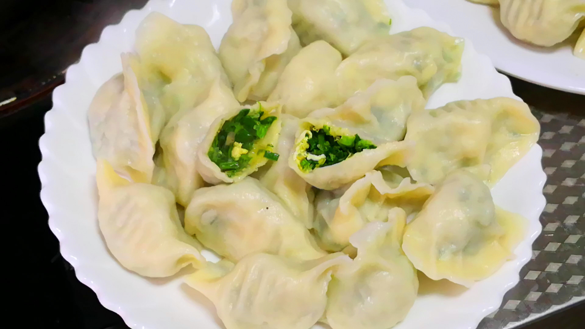  饺子|拌饺子馅时，到底要不要放葱姜蒜以前没注意，难怪饺子不鲜美