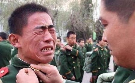 退伍|中国人退伍时的表情和美国人退伍的表情,相差甚远