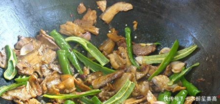 五花肉|尖椒炒五花肉,肥而不腻,色香味俱全,晚饭这一个菜就够了!