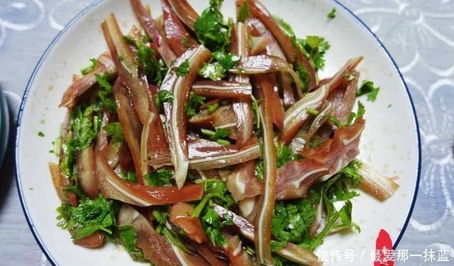 晚餐|看看我们的晚餐，有肉有鸡蛋有菜，有饭有粥，吃得舒服