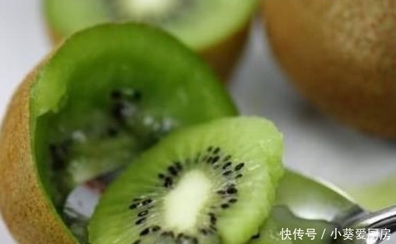 人会|假如有5种水果,给你一把勺子挖着吃,我猜很多人会选图4