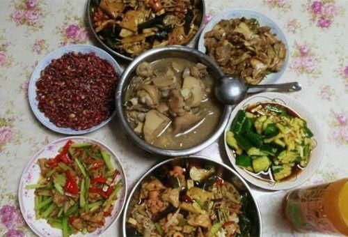  孩子|暑假婆婆帮忙带孩子，我给两千生活费，看到桌上的菜，我又给三千