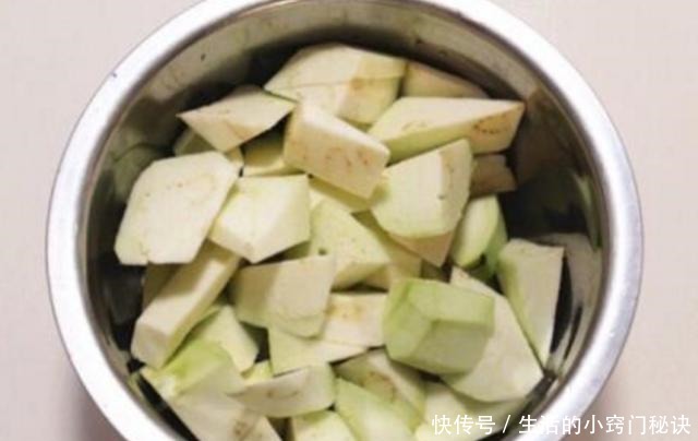 茄子的时|炒茄子时,先放茄子,还是先放油大厨教你正确做法,清爽不油腻