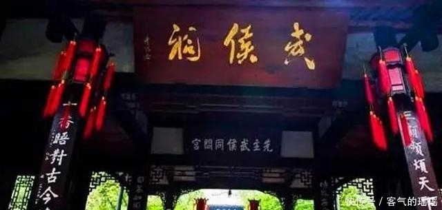 地方就|诸葛亮临终前,要求“四人抬棺,往南走,绳断下葬”,这是为何呢