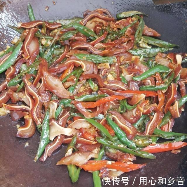 香辣|香辣猪耳,香辣入味,下酒下饭