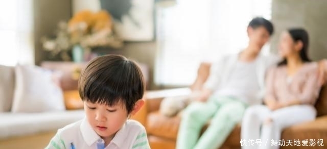 生活|两代人都在啃老,六旬老人无奈抹泪,年轻人却偏偏不以为然