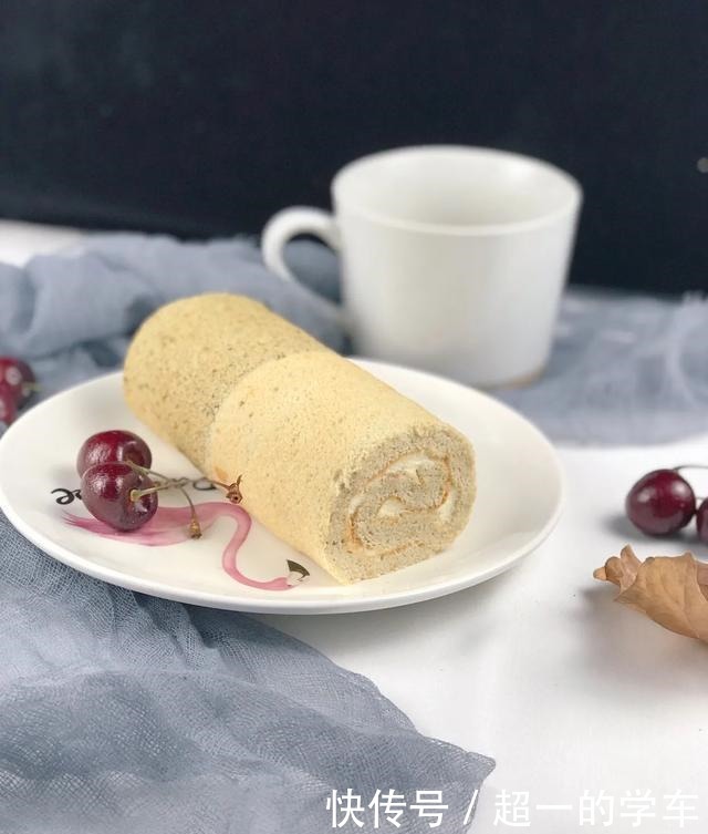 烘烤|一款好吃的双色蛋糕卷,咬一口还有香橙味,简单到1分钟学会做法