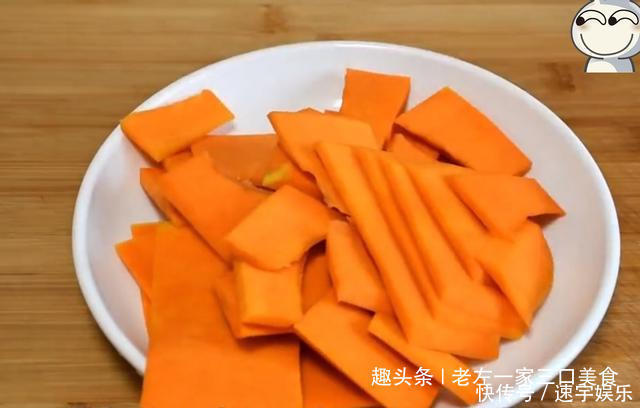  简单|南瓜别做南瓜饼了，教你1个新吃法，简单又美味，上桌瞬间被抢光