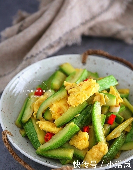 入味|炒一盘西葫芦出少半盘汤?掌握3点,入味好吃,还不易出汤