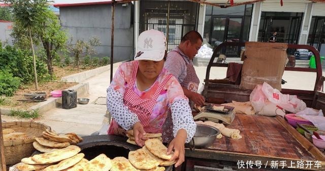 烤制|郯城特色小吃马头烤排,传统工艺土炉烤制,酥脆可口百吃不厌