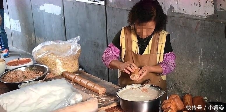 早餐|怪大娘卖“人气”早餐,人均10元随你吃,食客她就不卖给小学生