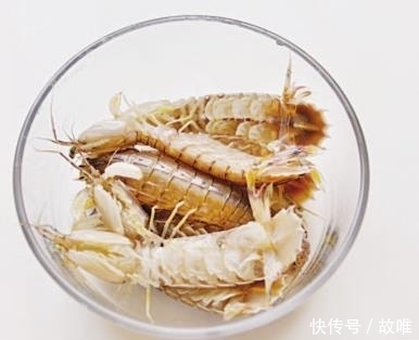吃海鲜|吃海鲜正当时，教你虾虎新做法，不煮不蒸，鲜辣入味，好吃到吮指