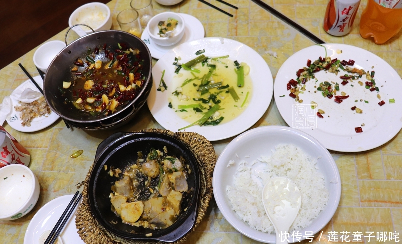 吃饱|一家人外面聚餐,点7个菜上了4个菜就吃饱了,老婆:下次不会再来