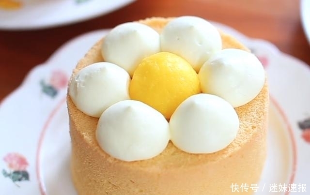 绵软|爆浆花朵小蛋糕:做法简单,绵软香甜,看着就想吃,孩子超喜欢